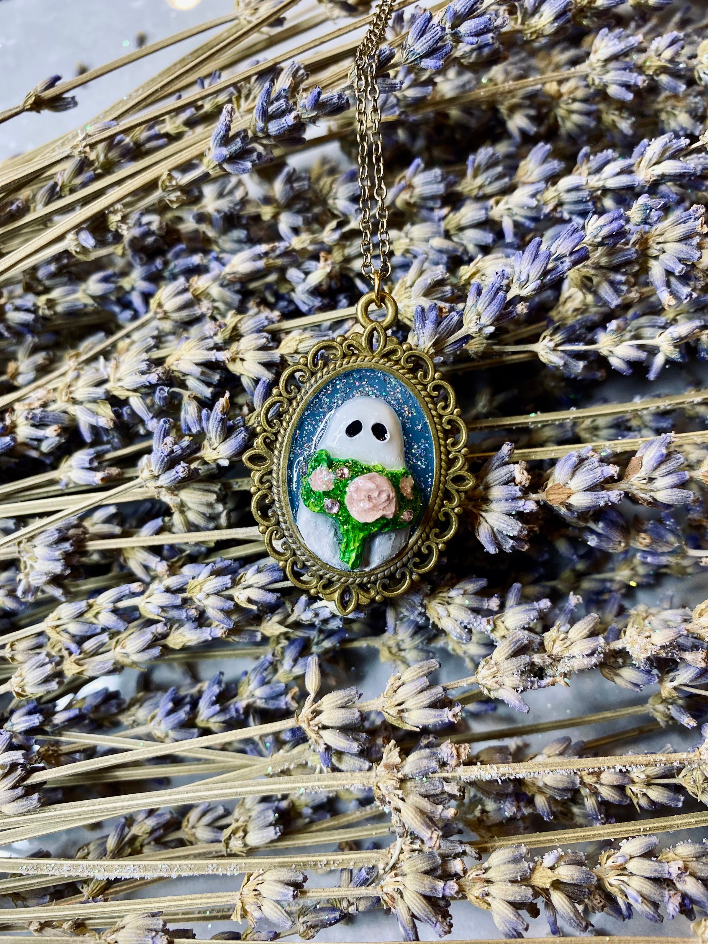 Bouquet Ghost Necklace - Creep Cult